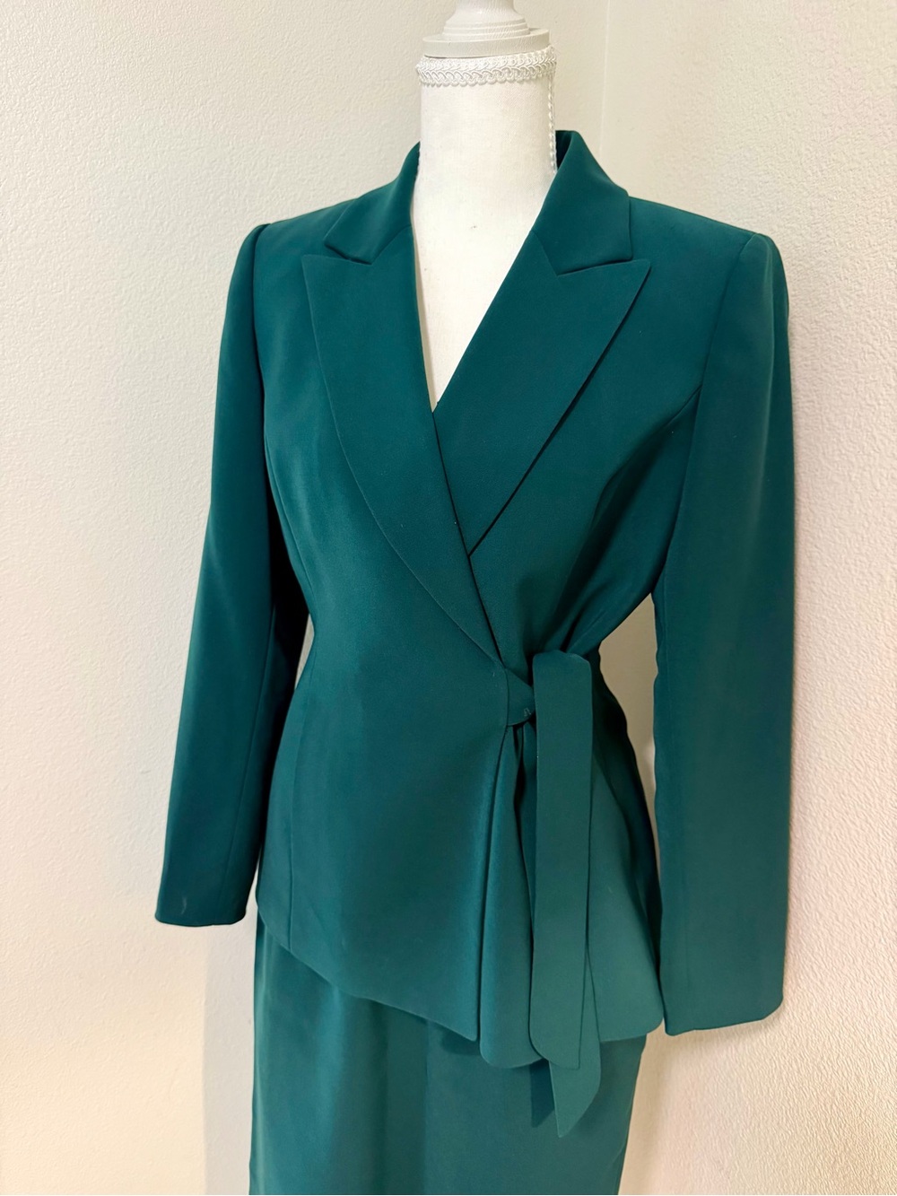 Le Suit Emerald Hunter Green Wrap Professional Blazer Suit with Skirt Holiday